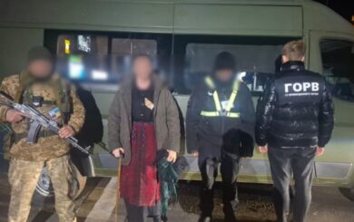 30-летний мужчина пытался пересечь границу в женской одежде