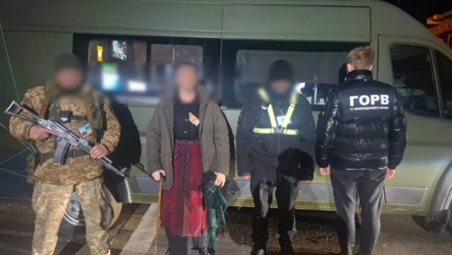30-летний мужчина пытался пересечь границу в женской одежде