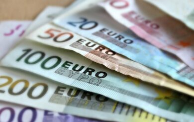 Офіційний курс валют НБУ: долар трохи дешевшає, євро дорожчає