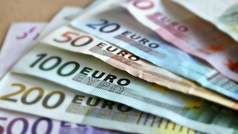 Офіційний курс валют НБУ: долар трохи дешевшає, євро дорожчає