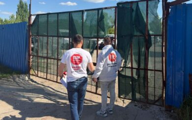Штрафплощадка на сельхозземле? В Деснянском районе обнаружили подозрительный бизнес на эвакуированных авто