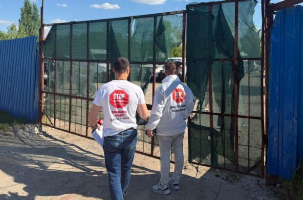 Штрафмайданчик на сільгоспземлі? У Деснянському районі виявили підозрілий бізнес на евакуйованих авто