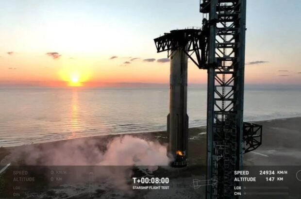 SpaceX впервые успешно поймала степень ракеты Super Heavy во время пятого тестового полета Starship