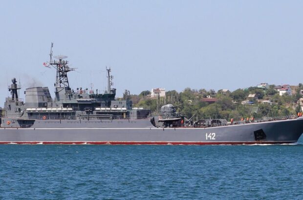 БДК »Новочеркасск» превратился в металлолом: оккупанты поднимают обломки