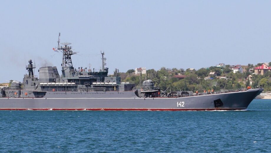 БДК »Новочеркасск» превратился в металлолом: оккупанты поднимают обломки