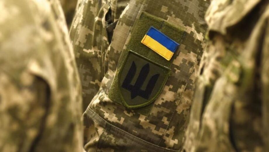 Вручение повесток ТЦК на улице в 2026 году: законно ли это и какие документы должны предъявить представители