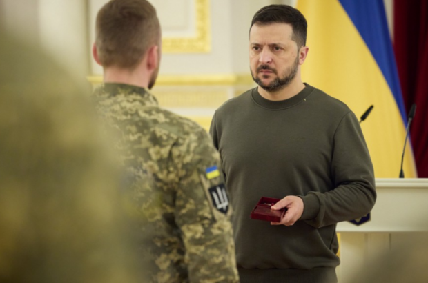 Владимир Зеленский наградил бойцов ГУР, уничтоживших российский ракетный катер »Ивановец»