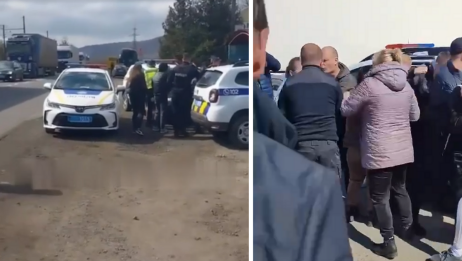 На Закарпатье женщины, протестующие против ТЦК, перекрыли дороги в селах Карпаты и Ракошино