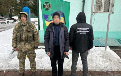”Запіканка по-ухилянтськи”: чоловік сховав закордонний паспорт у боксі з їжею