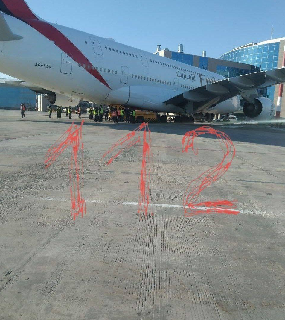 Airbus 380-800 в який врізався водовіз
