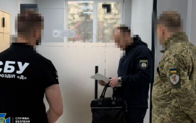 На Закарпатті викрили схему ”бронювання” ухилянтів через фальшиві повістки