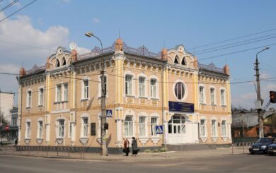 Жители БЦ заявляют о незаконной застройке двора и обращаются к правоохранителям