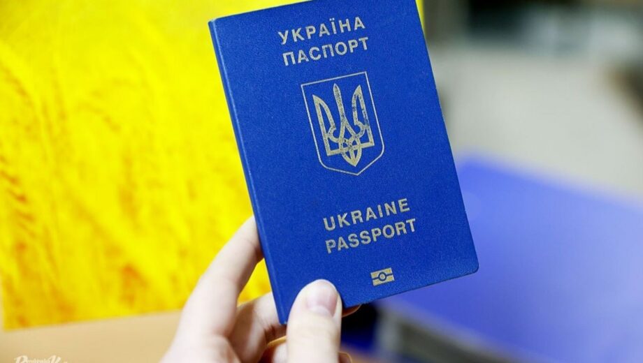 Бывшего дипломата подозревают в помощи гражданке россии незаконно получить паспорт
