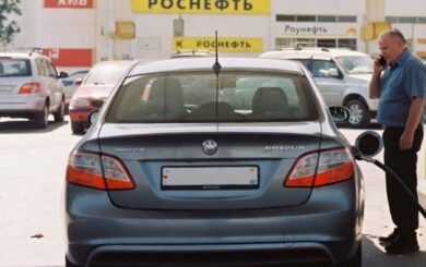 С 1 июня россиянам могут отказать в заправке по телефону у колонки