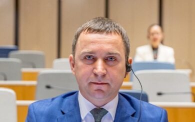 Топ-чиновник УКРНОИВИ задекларировал более 2 млн грн зарплаты и семейную недвижимость