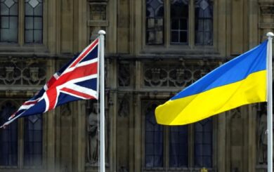 Лондон ввел почти 300 новых санкций против россии