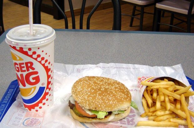 Burger King в Казахстане оказался в центре скандала из-за травли повара с аутизмом