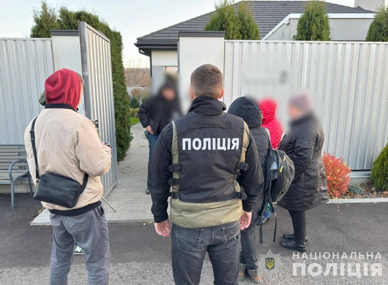 Правоохоронці повідомили учасникам злочинної організації про підозру