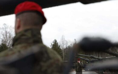 Польша отправляет войска к границе с Германией и Литвой.