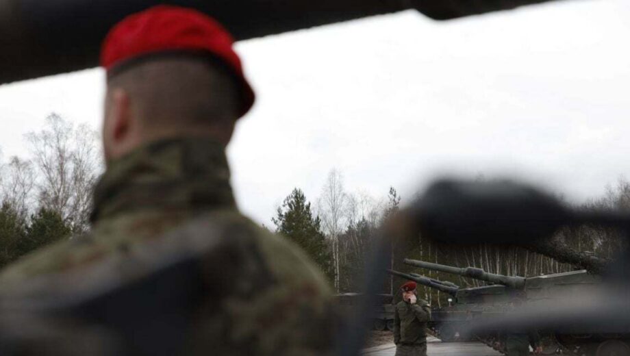 Польша отправляет войска к границе с Германией и Литвой.