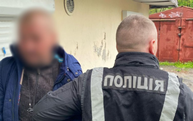 Воровство в подземке: полиция Киева задержала мужчину, похитившего телефон у женщины на станции »Печерская»