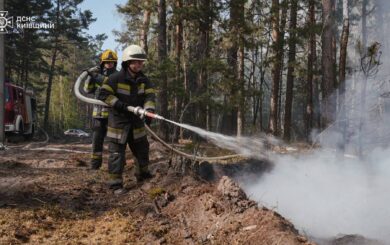 Пожар в Чернобыльской зоне: радиационная пыль накрывает Беларусь