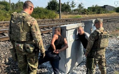 У Кропивницькому затримали двох чоловіків, яких підозрюють в держзраді