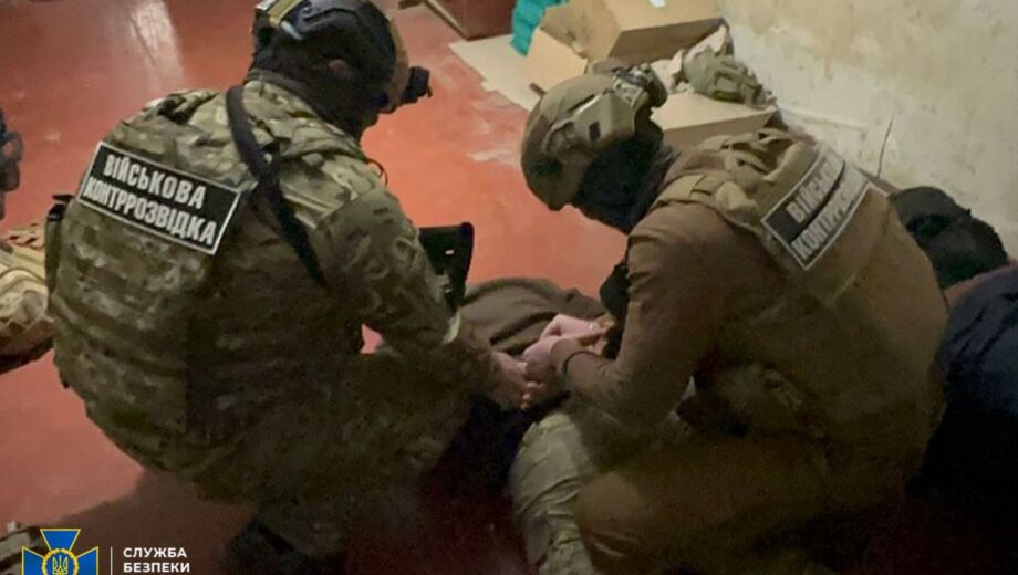Кропивничанин намагався вивезти за кордон обладнання для українських винищувачiв