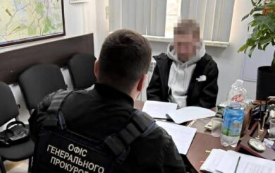Мільйони на дровах для армії: масштабна схема розкрадань — 38 обшуків по всій Україні