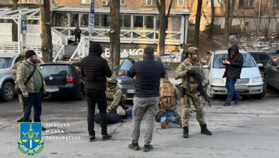 В Киеве на Печерске задержали дельцов, которые за 15 тысяч долларов переправляли мужчин в Молдову
