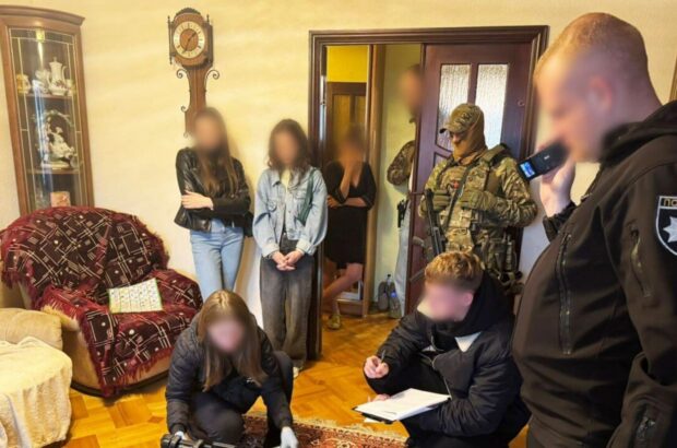 Псевдосотрудники банка похитили государственные средства с карты женщины