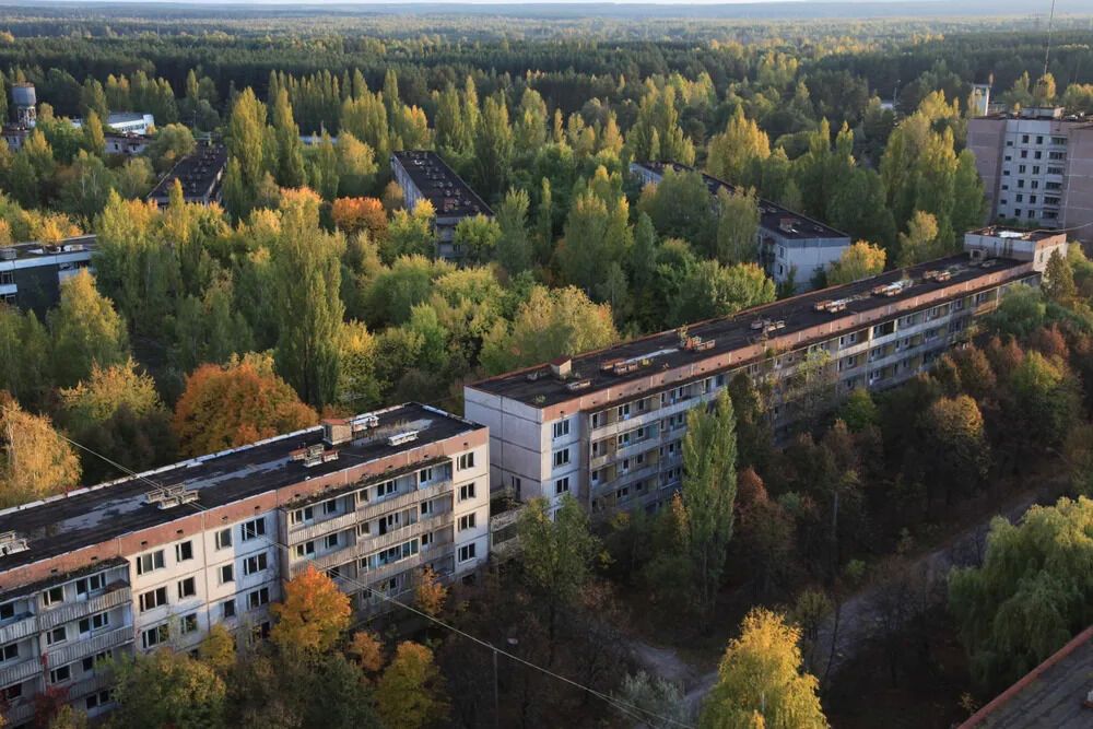 Покинуті будинки у місті