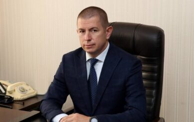 Tesla за 800 тисяч і готівка в доларах: що приховує декларація прокурора із Запоріжжя
