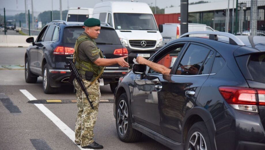 Выезд за границу: разрешен ли он мужчинам в возрасте 50-60 лет
