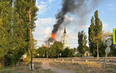 Російські обстріли знищили купол історичної церкви в Новоекономічному