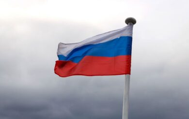 Россия под атакой дронов: взрывы в нескольких регионах и попадание в ТЭЦ