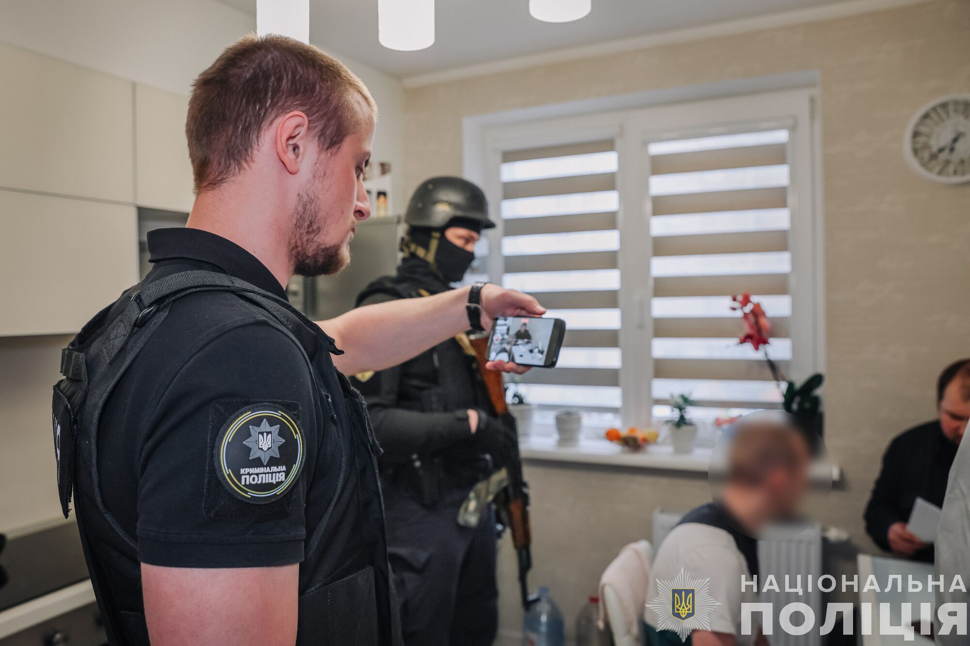 Полиция раскрыла масштабную схему изготовления поддельных документов в Харькове и Мукачево (фото, видео)