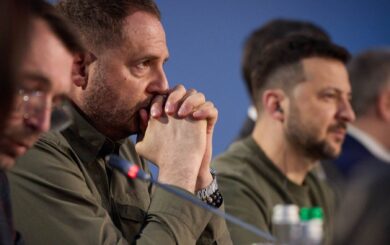 Зарплаты руководителей Украины: кто получает больше президента?