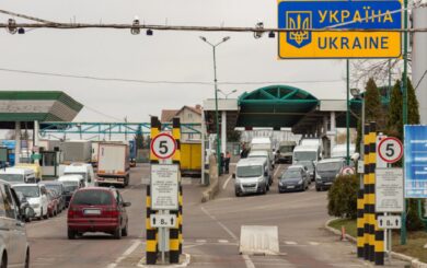 Кто из украинских мужчин может пересечь границу во время военного положения и какие документы необходимы: полный перечень