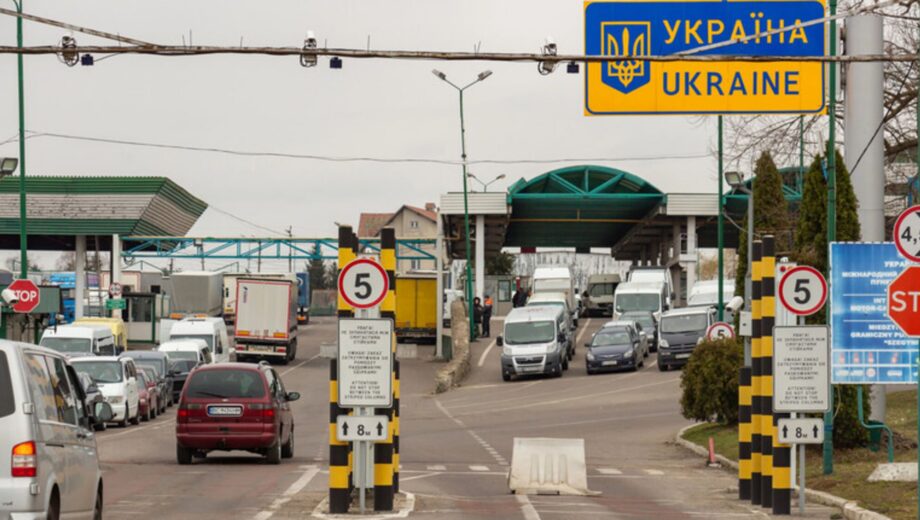 Кто из украинских мужчин может пересечь границу во время военного положения и какие документы необходимы: полный перечень