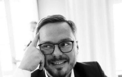 Одесский депутат Сеник без работы получил недвижимость на миллионы и держит сотни тысяч долларов наличными