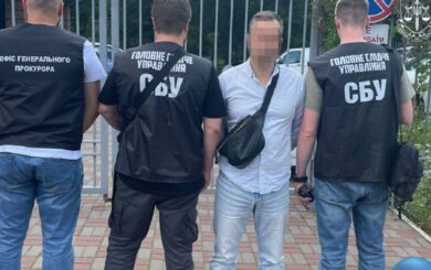 Хабар у 3500 доларів: у Києві затримали керівника збірного пункту ТЦК