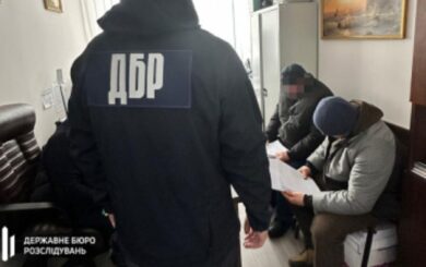 ДБР разоблачило лесников, допустивших незаконную вырубку 400 деревьев в Винницкой области