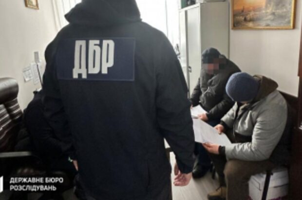 ДБР разоблачило лесников, допустивших незаконную вырубку 400 деревьев в Винницкой области