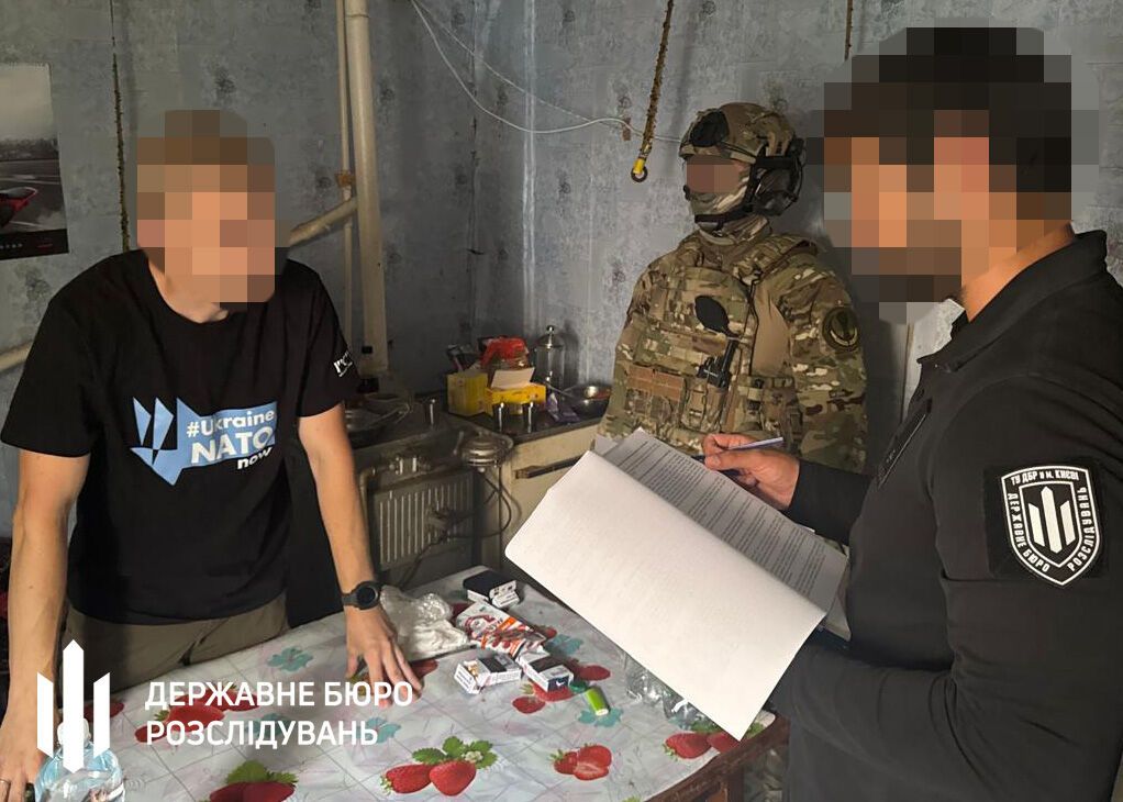 ''Солдатка'' на каблуках и ''служба'' на Сейшелах: как чиновники уклоняются от армии