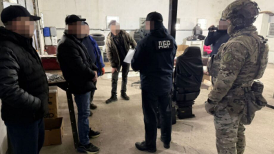 ГБР разоблачило чиновников воинской части в Хмельнитчине: военных вместо службы использовали на частной СТО