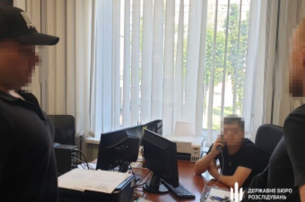 На Дніпропетровщині викрили масштабну схему ”чистки” баз ухилянтів: двох експравоохоронців судитимуть за втручання в дані