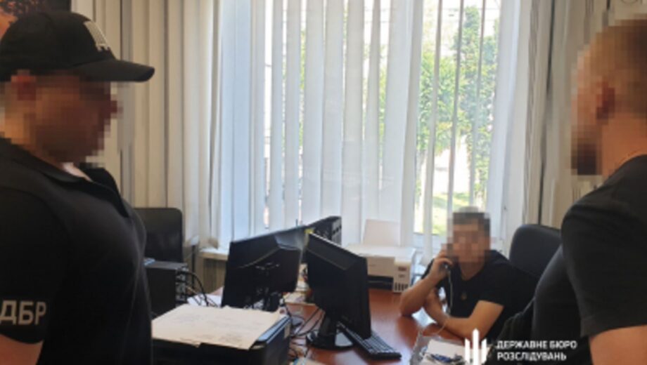 На Дніпропетровщині викрили масштабну схему ”чистки” баз ухилянтів: двох експравоохоронців судитимуть за втручання в дані
