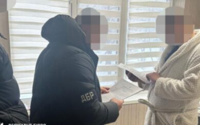 Ексінспектора патрульної поліції Київщини викрили на шахрайстві: збитки перевищили 8,4 млн грн