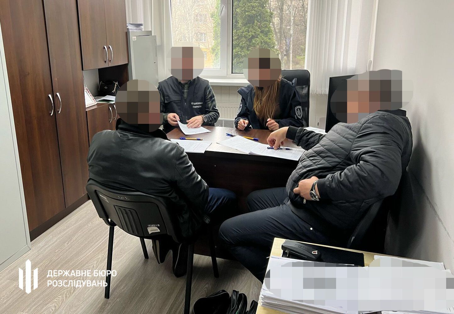 ''Солдатка'' на підборах і ''служба'' на Сейшелах: як чиновники ухиляються від армії